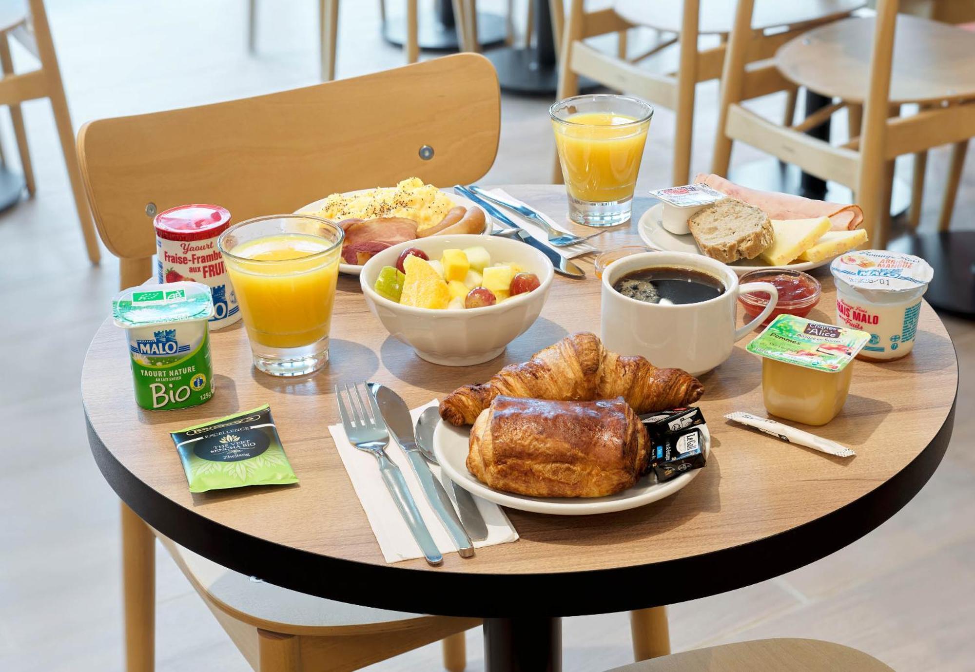 B&B Hotel Cergy Saint-Christophe Gare Esterno foto